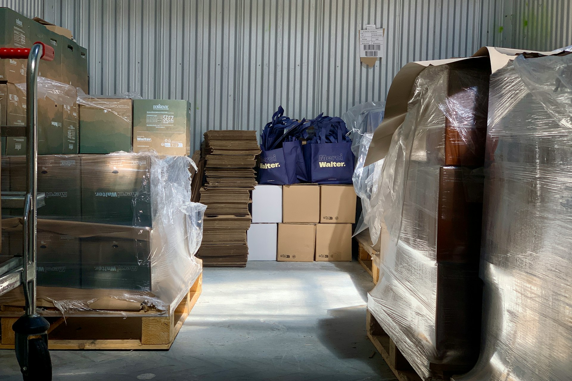 Goods received in Odoo warehouse boxes and bags